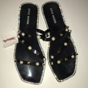 WOmens Steve Madden sandal. Size 8